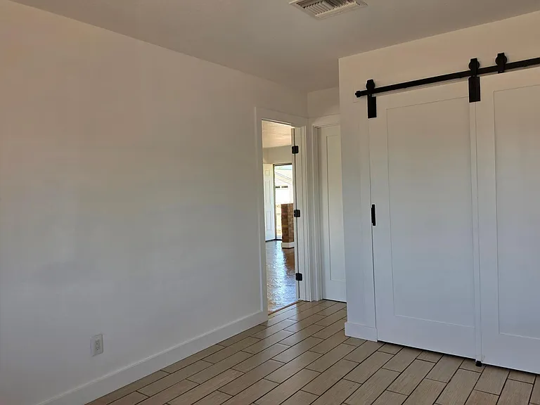 1731 E Redfield Rd — Photo 8