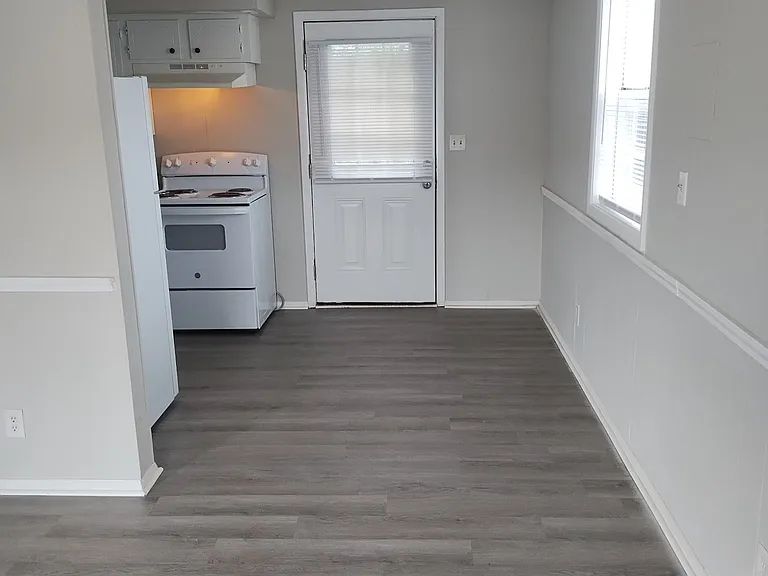 1900 N Dixie Ave #21 — Photo 3