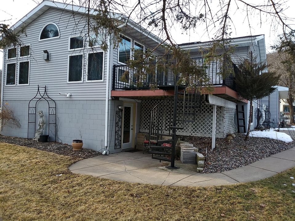 One of two entrances! Your dedicated, private entrance! Enjoy the deck, too!