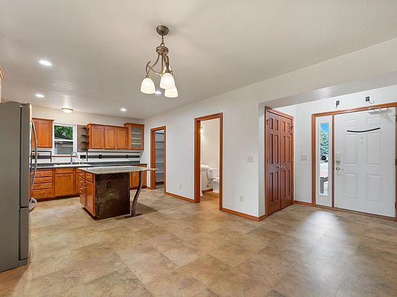 4th image of 2620 Bellevue St