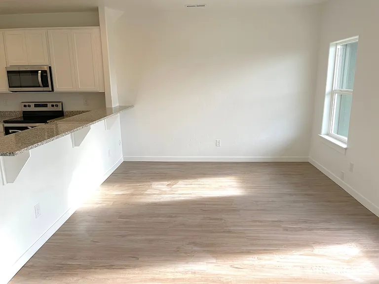 5500 Cherry Ln — Photo 6