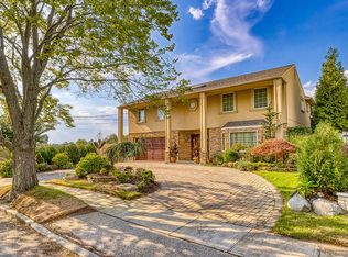 516 Halevy Dr, Cedarhurst, NY 11516