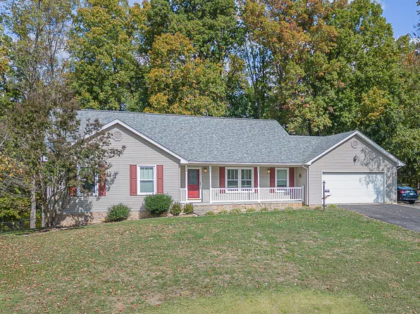 210 Fox Fire, Cloverdale, VA 24077