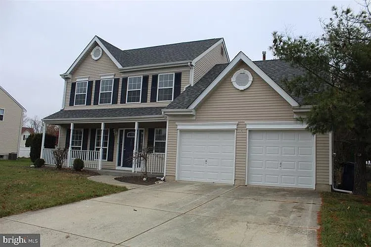 305 Pickwick Dr photo 1