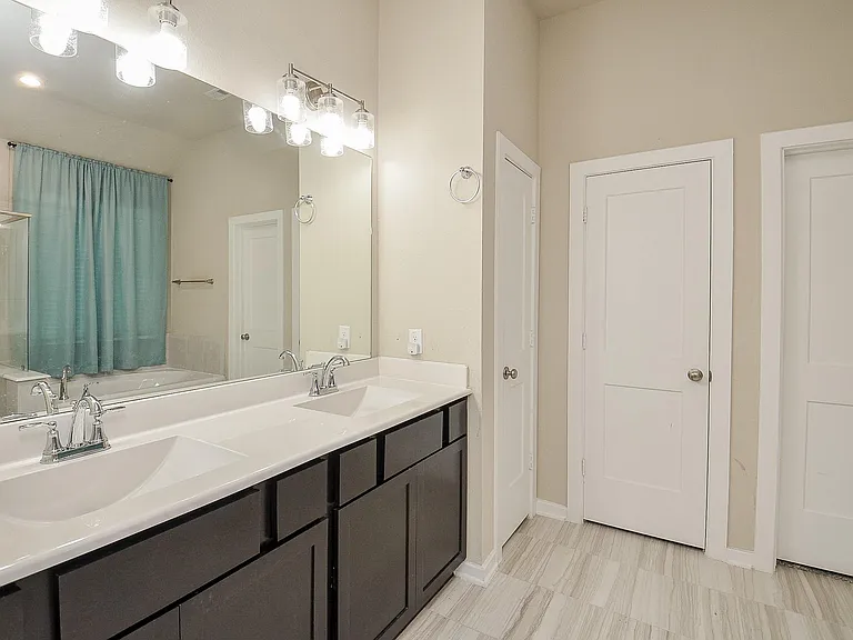 6807 Vista Ledge Dr — Photo 11