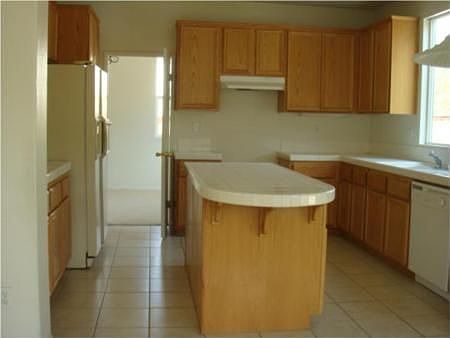 3rd image of 2481 S Menlo Ave