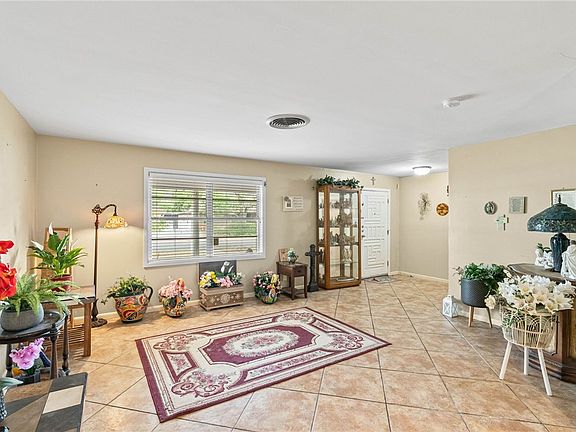 4th image of 517 Catalina Pl
