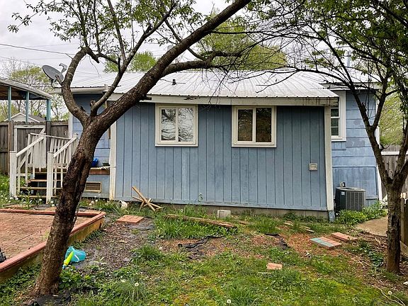 4th image of 220 Bryan St