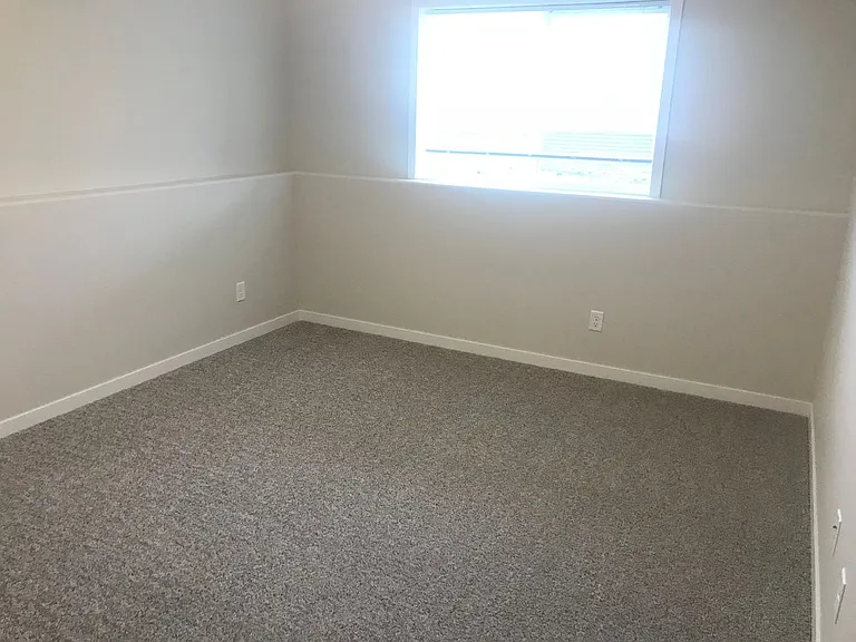 920 Albert Dr W — Photo 14