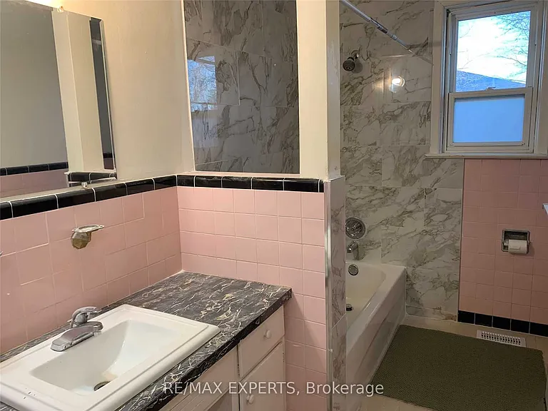 733 Markham Rd — Photo 9