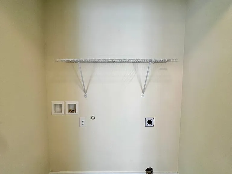 713 N 6th Ave — Photo 16