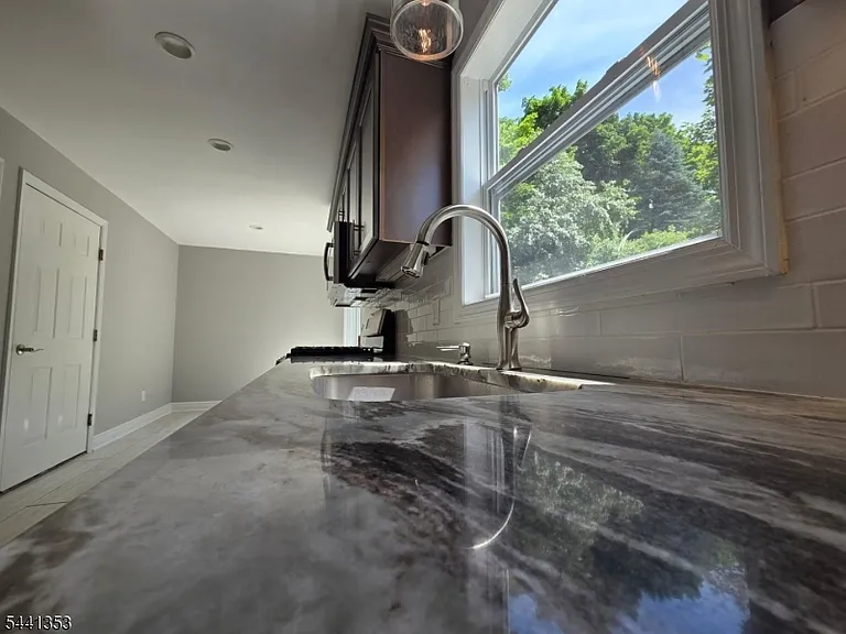 4 Michael Ct — Photo 6