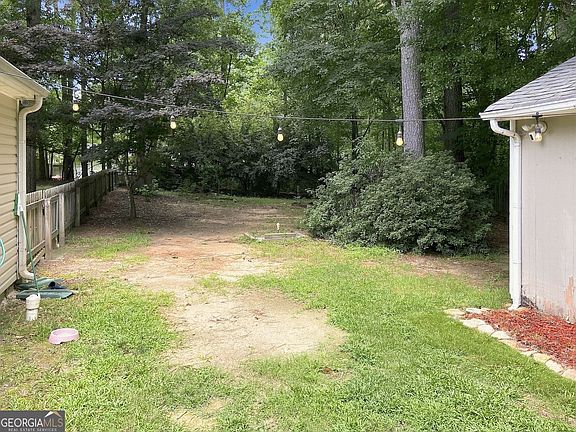 4th image of 900 Willow Springs Ct