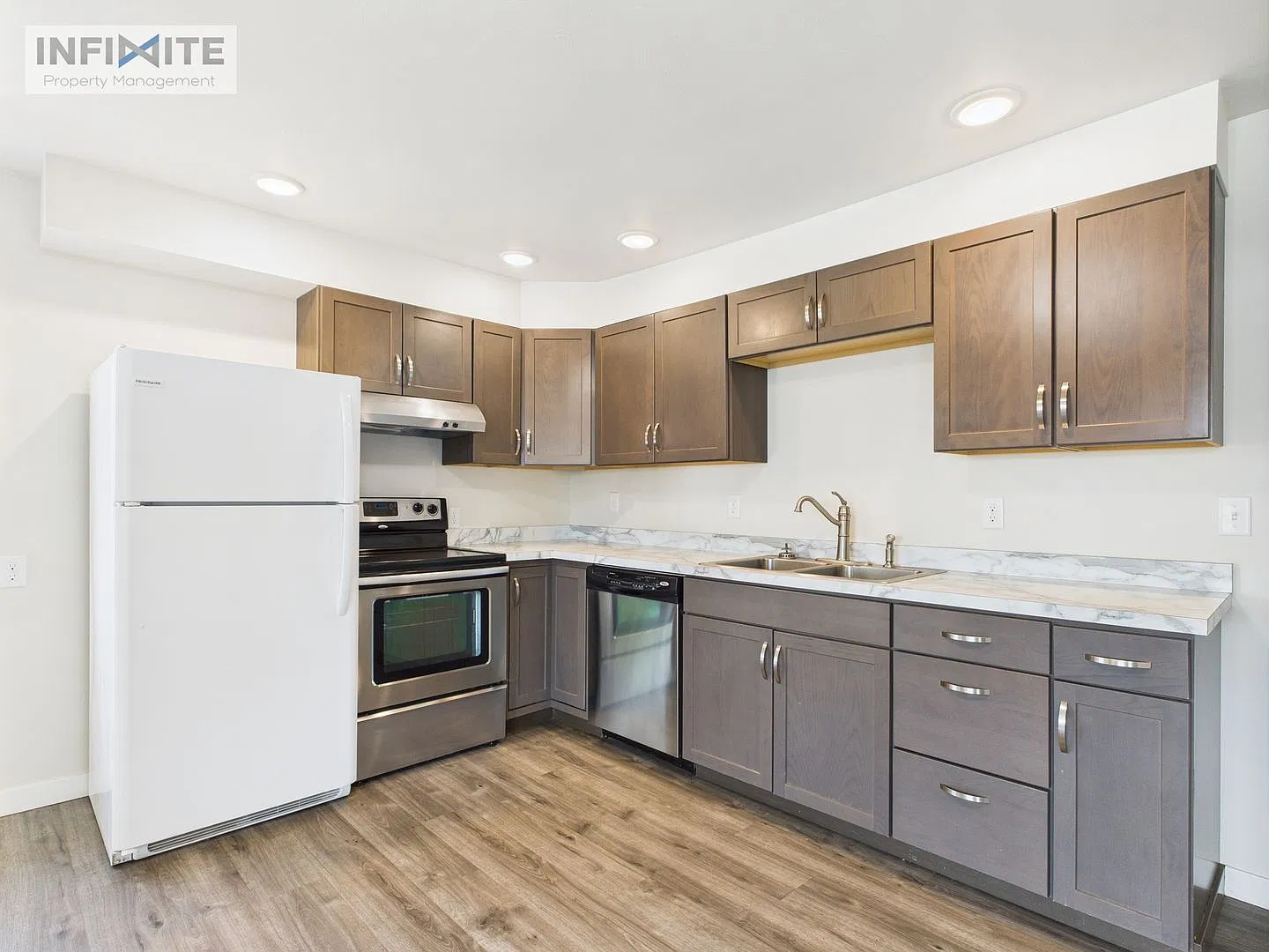 Bright and Airy Two Bedroom — Photo 4