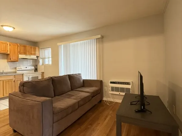 565 Hyde Park Ave APT 5, Roslindale, MA 02131