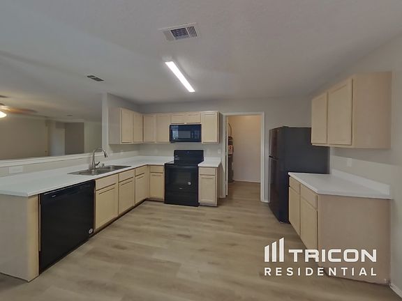 4th image of 5300 Royal Burgess Dr