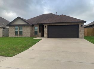 10415 Pine Ridge Ln, Port Arthur, TX 77640