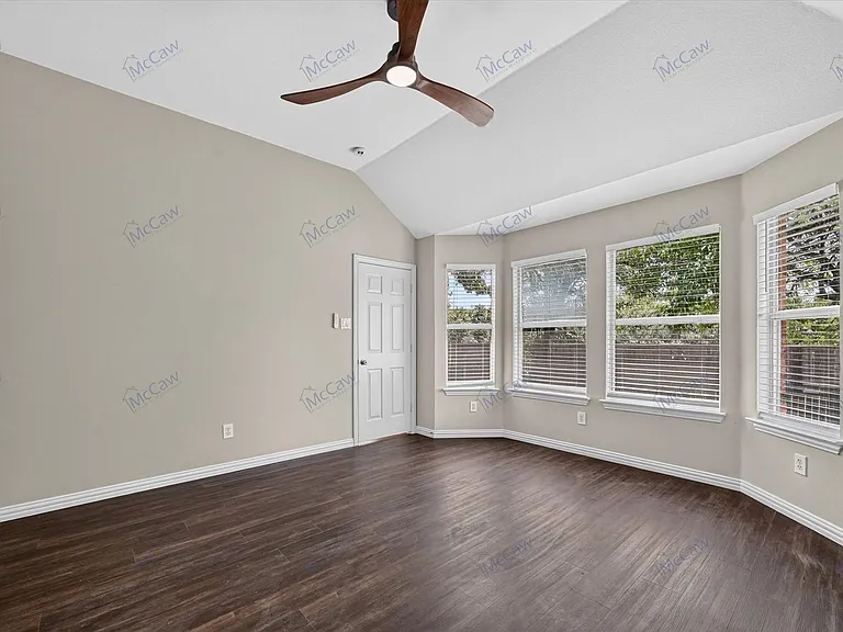 739 Kilbridge Ln — Photo 17