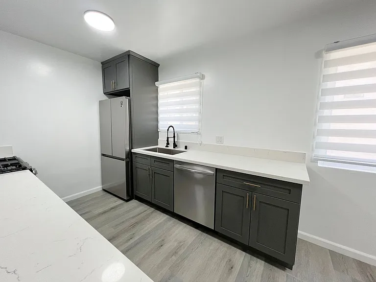 1063 Justin Ave — Photo 12