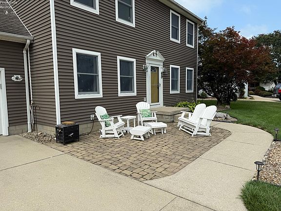 3rd image of 69 Chapel Dr