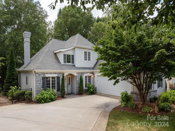 24 Tiverton Ln, Asheville, NC 28803