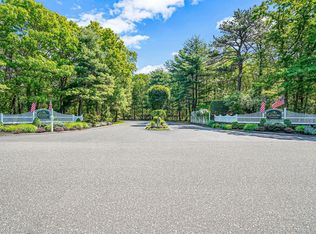 54 Lakeview Dr, Manorville, NY 11949