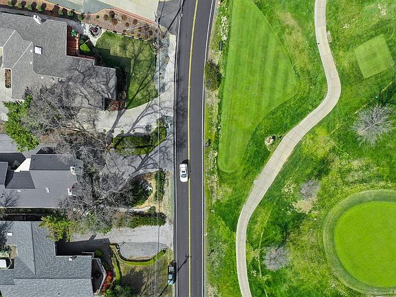 3rd image of 18841 Lake Forest Dr