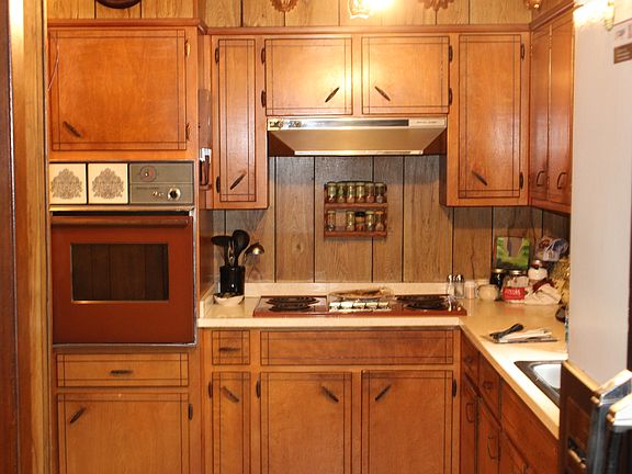 Kitchen - Oven and cook top