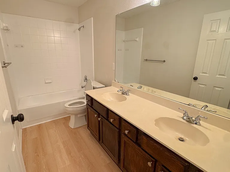 7015 Hillwood Dr — Photo 20