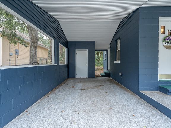 3rd image of 807 Stanley Dr