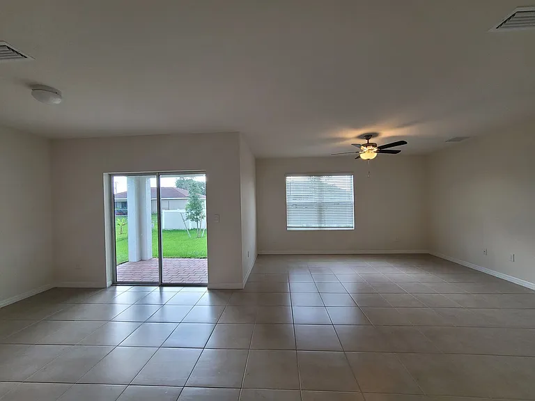 337 SW 30th Ave — Photo 7