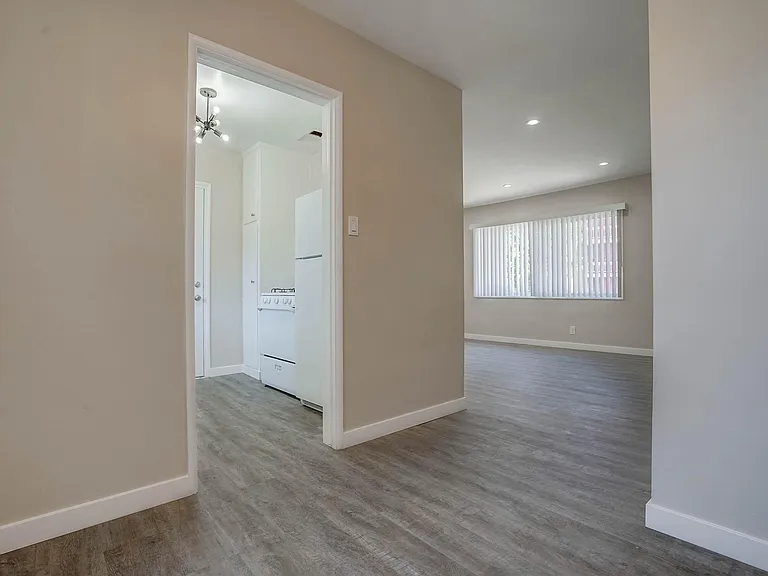 600 Kelton Ave #2 — Photo 15