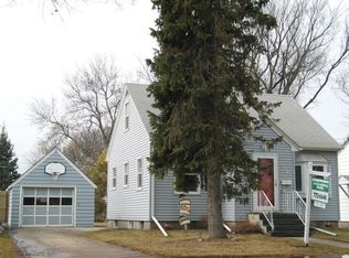 1114 S 9th St, Grand Forks, ND 58201
