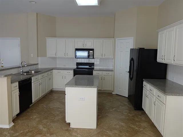 1220 Ridgeway Dr — Photo 4