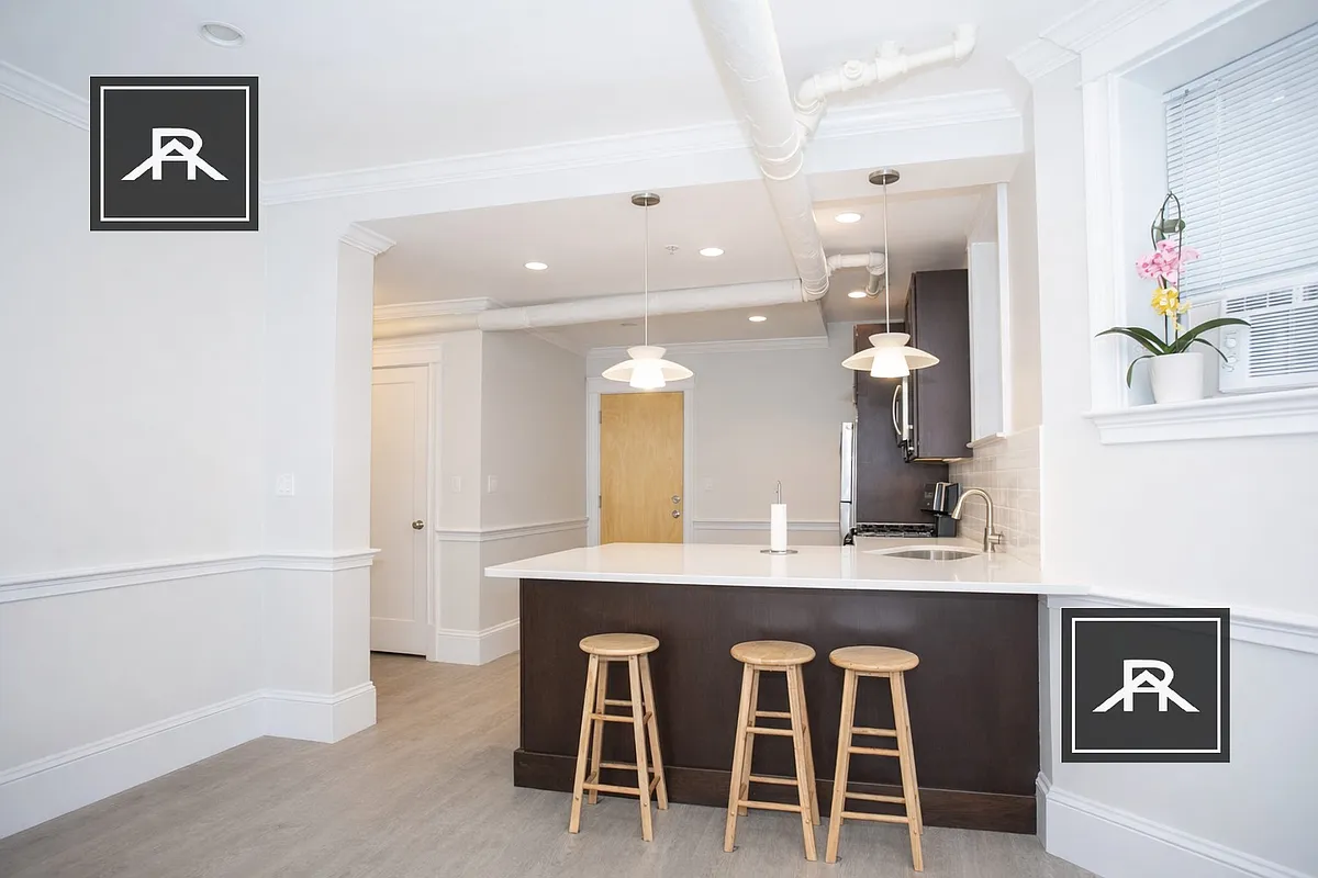 Building Photo - 1340 Commonwealth Ave #B