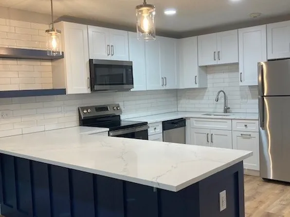 76 Oaklawn Ave #217, Cranston, RI 02920