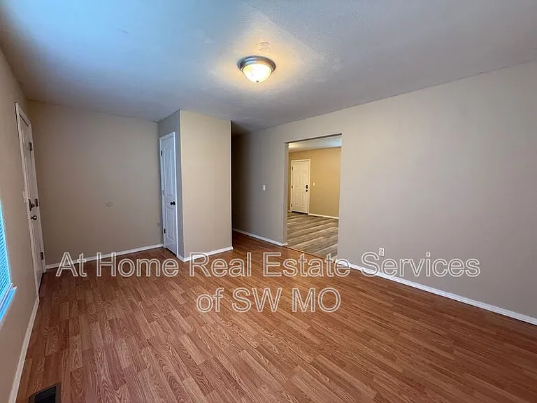 1426 W State St — Photo 4