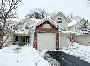 725 Shady Oaks Ct #725, Elgin, IL 60120