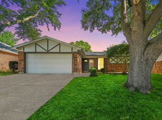 919 Flagstone Dr, Arlington, TX 76017