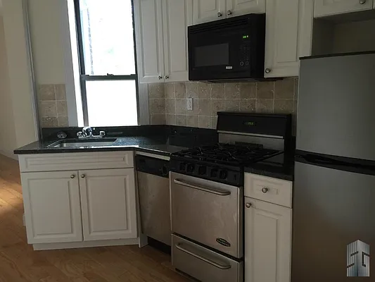 Rented by Skyline Group Real Estate | media 18