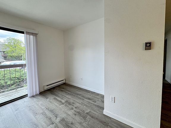 2nd image of 4501 Boardwalk Dr #J-j-93