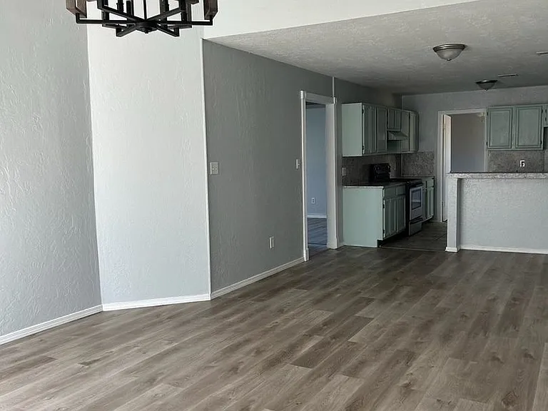 4027 SW Sunflower Ln — Photo 2