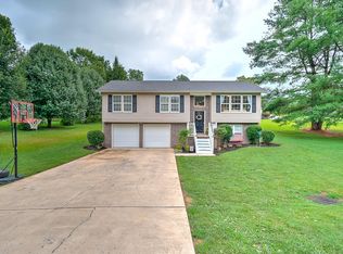 108 Clear Branch Dr, Blountville, TN 37617