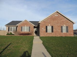 706 Racastle Rd, Chatham, IL 62629