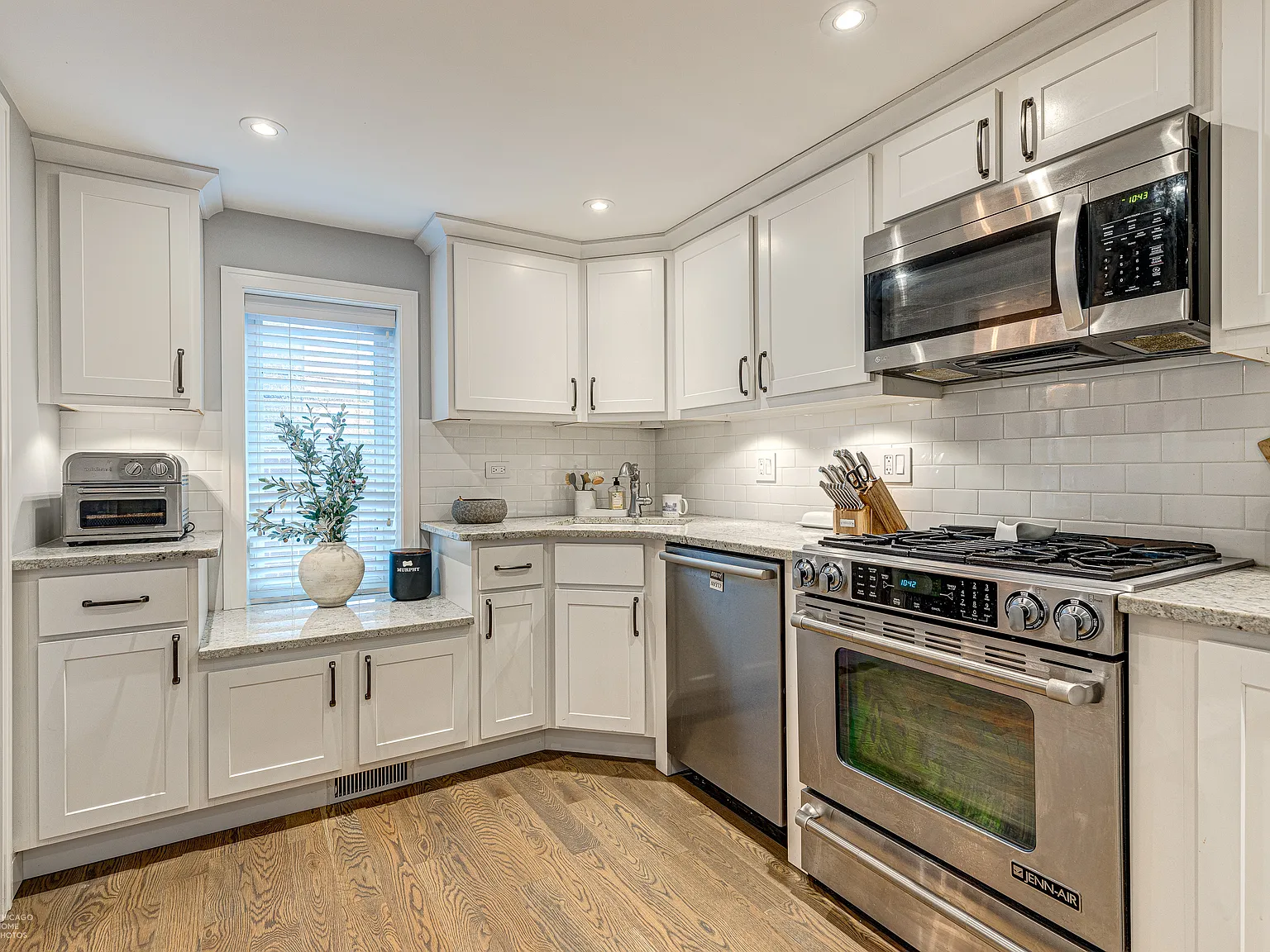 2 bed, 1.5 bath, $3,200 — Photo 3