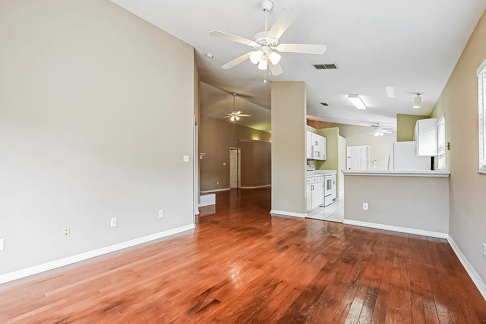 4 bed, 2.0 bath, 1912 sqft, $2,480 — Photo 4