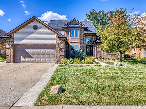 2nd image of 51541 Pinewood Dr