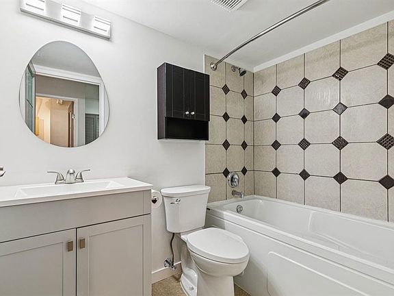 5th image of 537 N 14th Ave SW #404