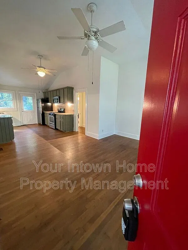 2 bed, 1.0 bath, 1163 sqft, $2,150 — Photo 3
