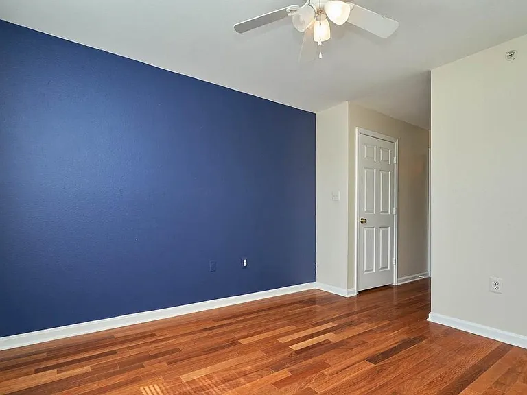 Bedroom 3 (4th floor)